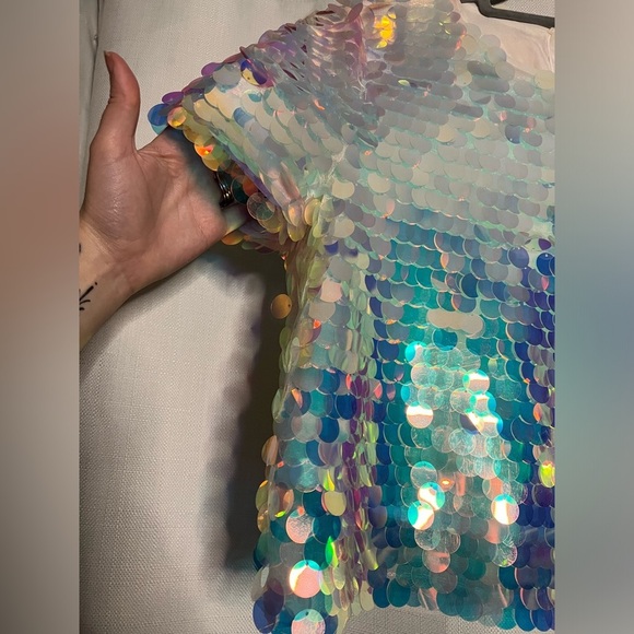 Forever 21 Iridescent Chunky Sequin Cropped Short Sleeve Top Small - Picture 5 of 7